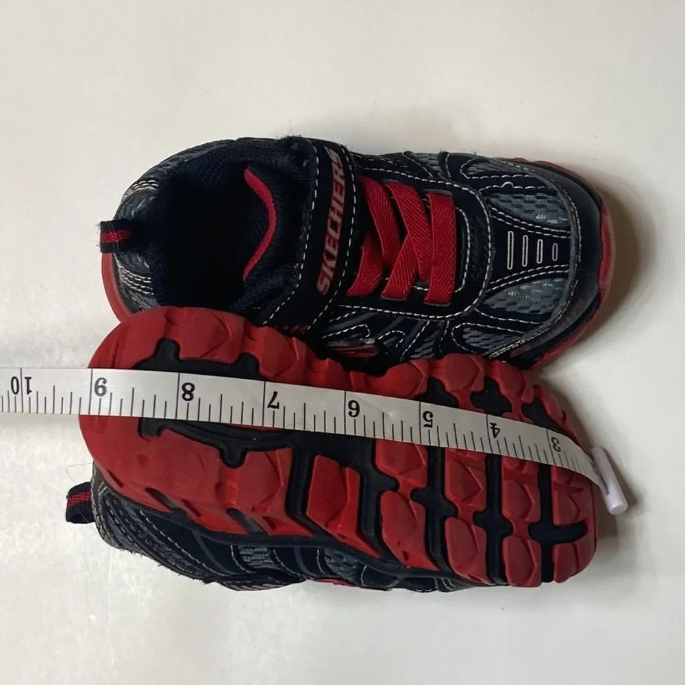 10X$50 SKECHERS RED BLACK BOY SHOES SIZE 8 US
